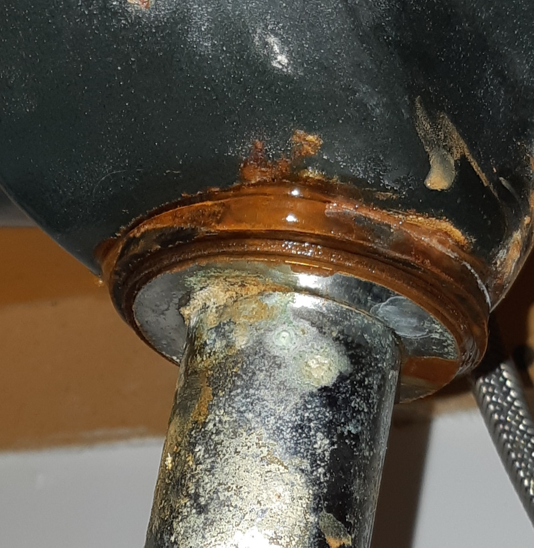 How to remove bathroom sink drain with no lock nut - Home Improvement Stack Exchange
