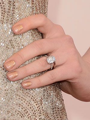 Rita Ora just debuted her unique emerald engagement ring (!!) | Anne hathaway engagement ring